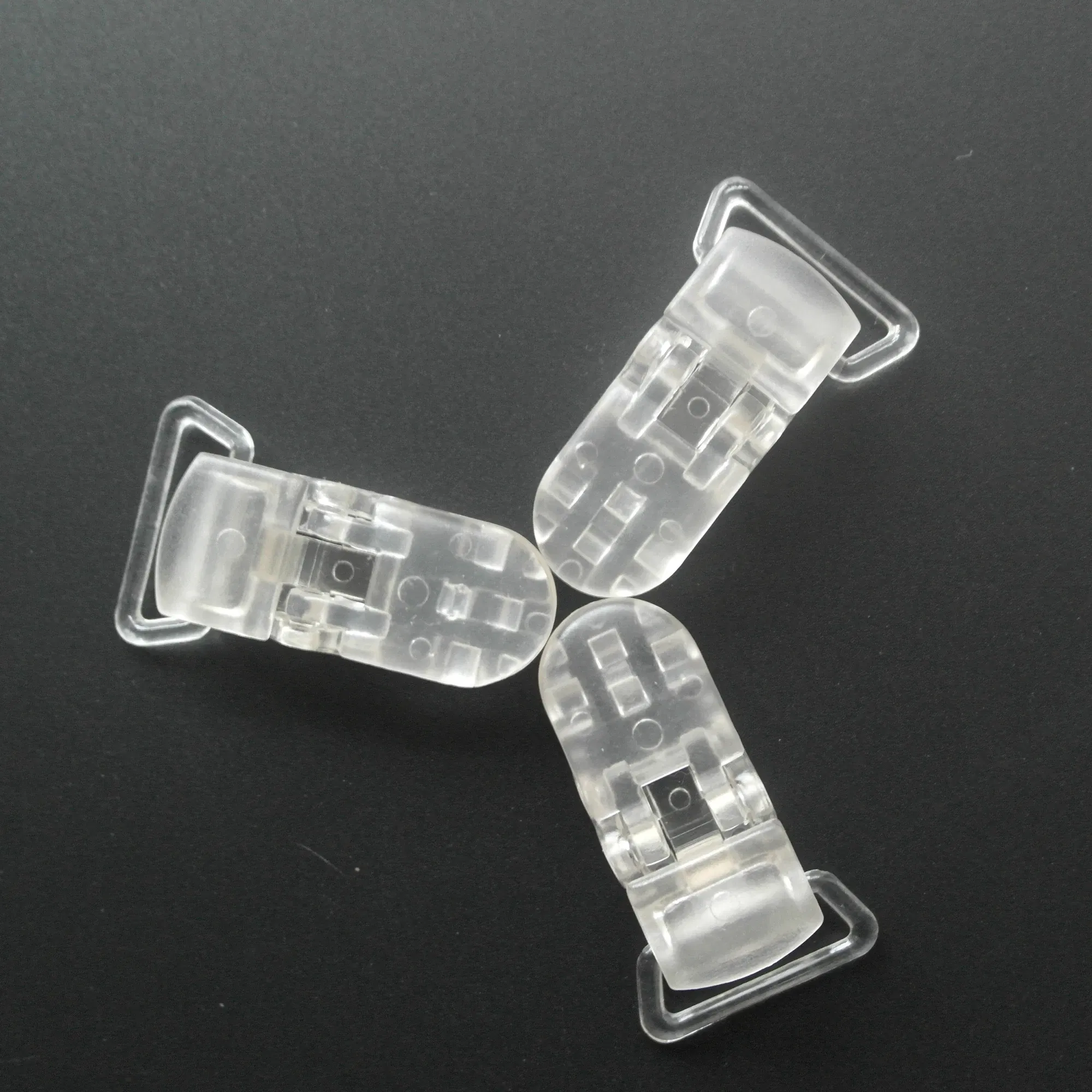 Color: Green - Sutoyuen 40pcs Hot D Shape Kam Plastic Pacifier Clips Plastic Baby Soother Dummy Suspender Chain Holder Clips for 20mm Ribbon