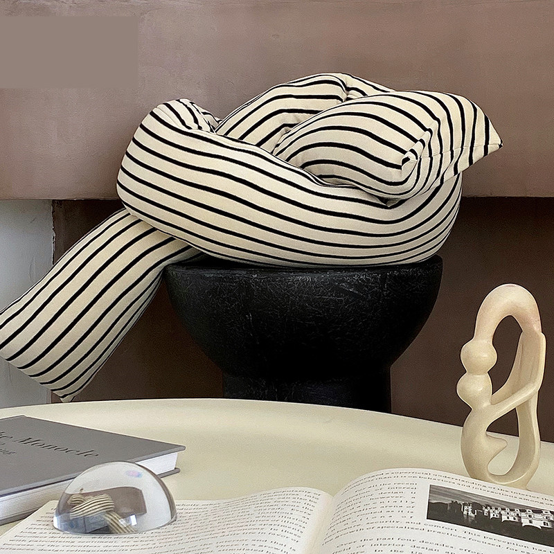 Knotted Waist And Shoulder Multifunctional Fun Pillow